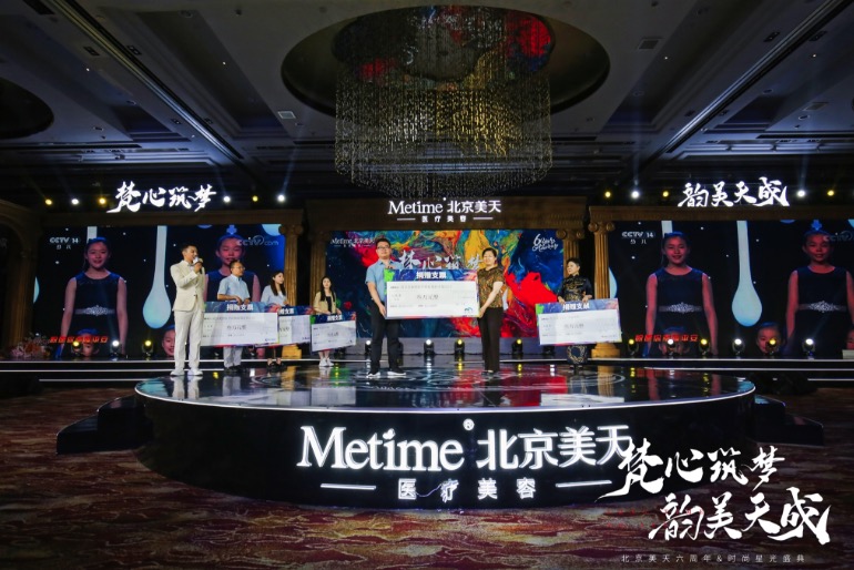 麦澜德薇之澜公益在行动！用爱心点亮希望，用真情传递温暖！